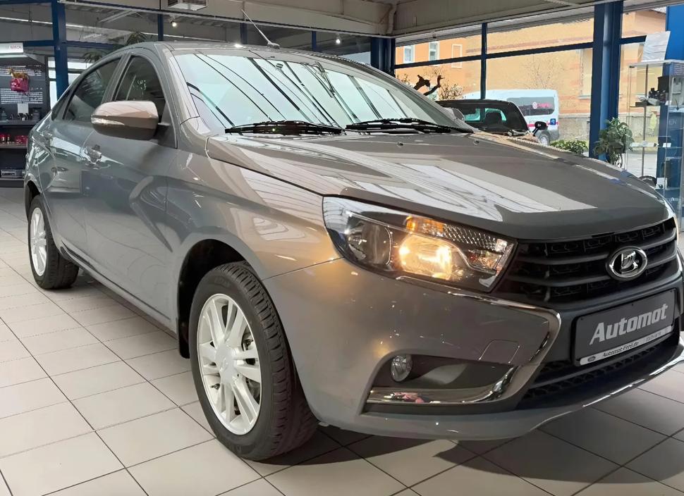 От ГАЗ-21 до Весты: какие автомобили из России сегодня продаются на западе и сколько они стоят