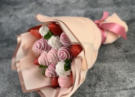 Букет из колбасы для учительницы: необычный подарок, который только всех расстроил